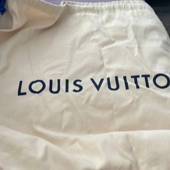 Louis Vuitton Carmel Mahina Noir - Picture 10 of 11